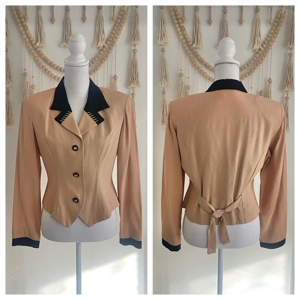 Vintage tan blazer gold black accents shoulder pads 80’s 90’s Scarlett brand M